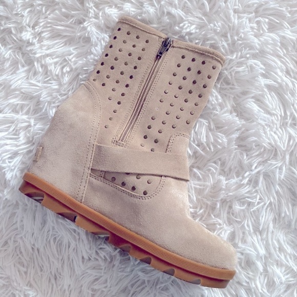 NWOT Sorel Joan of arc studded wedge ankle boots - Picture 3 of 10